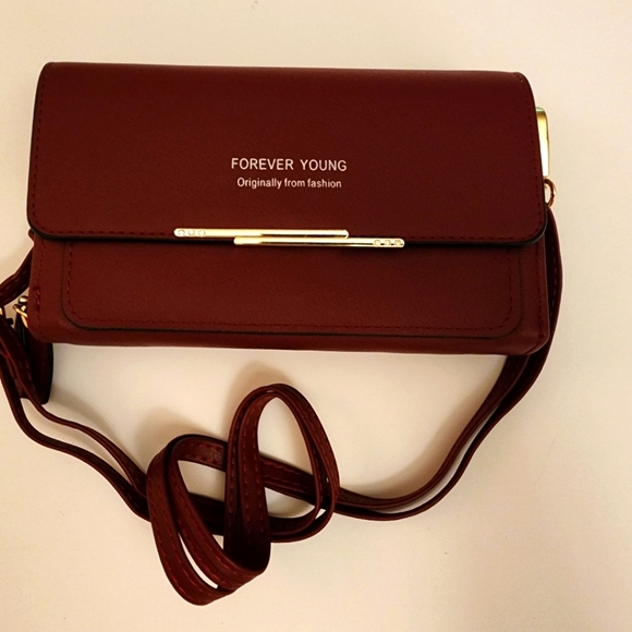 Vine Red Wallet Purse. Pre-loved In Excellent Condition - Picture 2 of 10